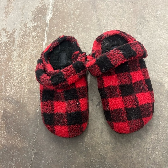 Crocs sherpa Red and Black Plaid Slippers - Picture 3 of 6